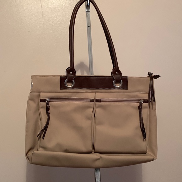 MAXXIMUM Vinyl Tote Multi Pocket Neutral and Brown Travel Bag - Picture 1 of 6